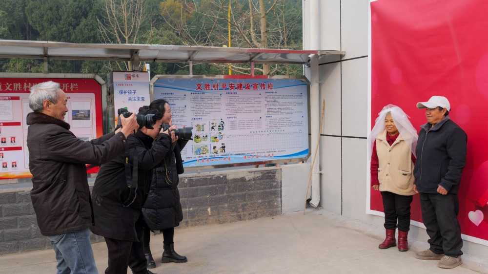 “时光留影，情暖寒冬”公益摄影活动2.jpg