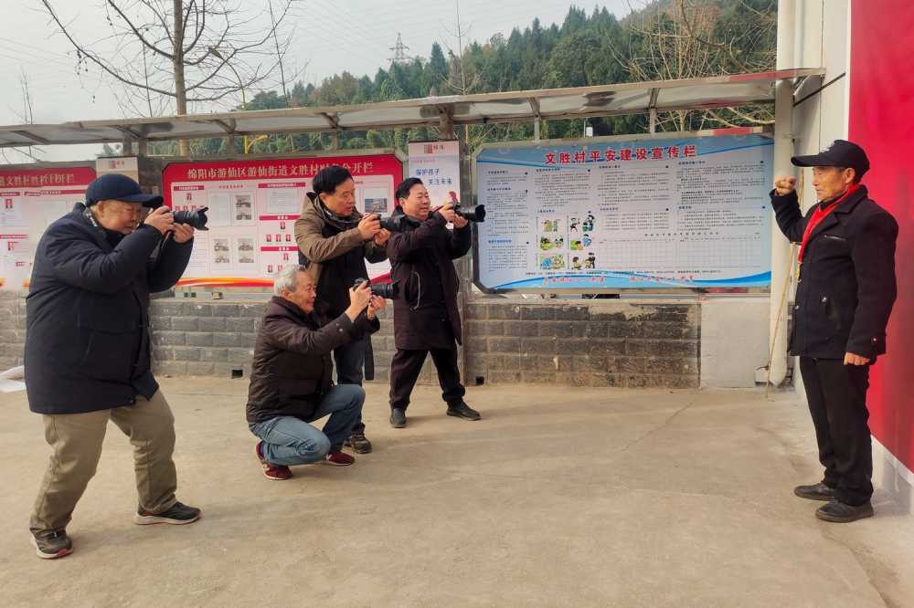 “时光留影，情暖寒冬”公益摄影活动3.jpg